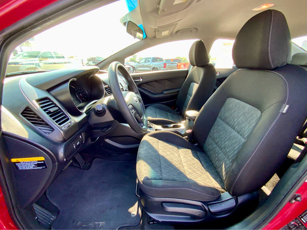 Thumbnail: 2016 Kia Forte - 10