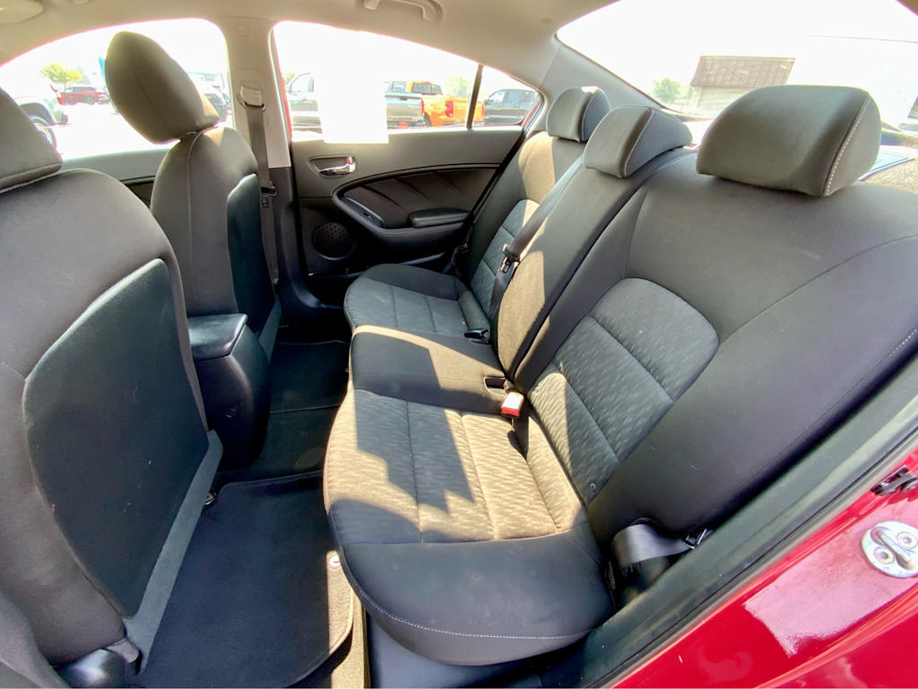 Thumbnail: 2016 Kia Forte - 12