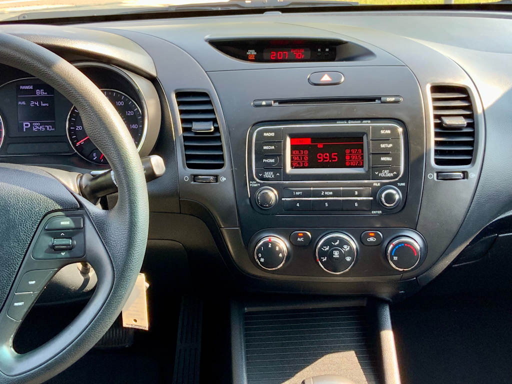 Thumbnail: 2016 Kia Forte - 15