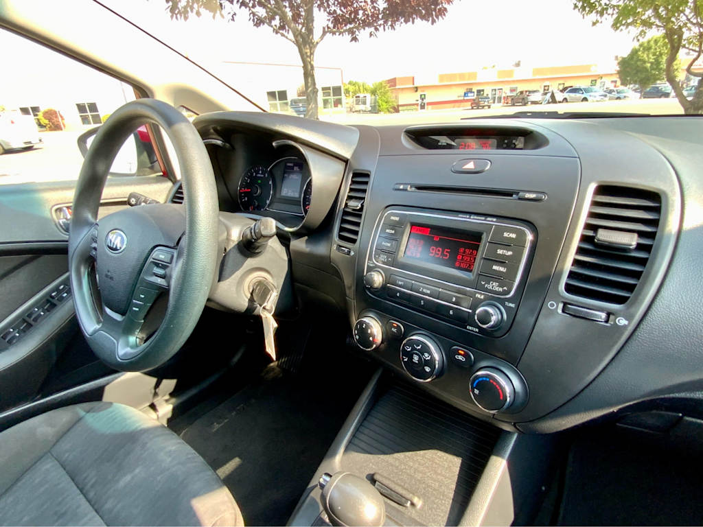Thumbnail: 2016 Kia Forte - 41