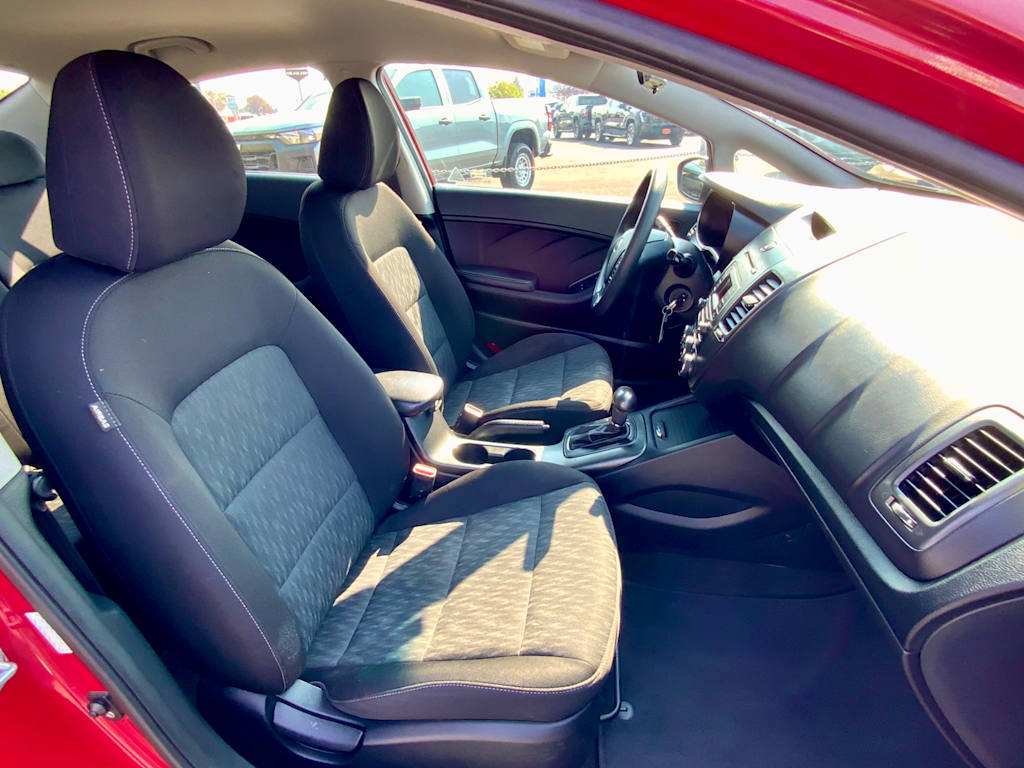 Thumbnail: 2016 Kia Forte - 11