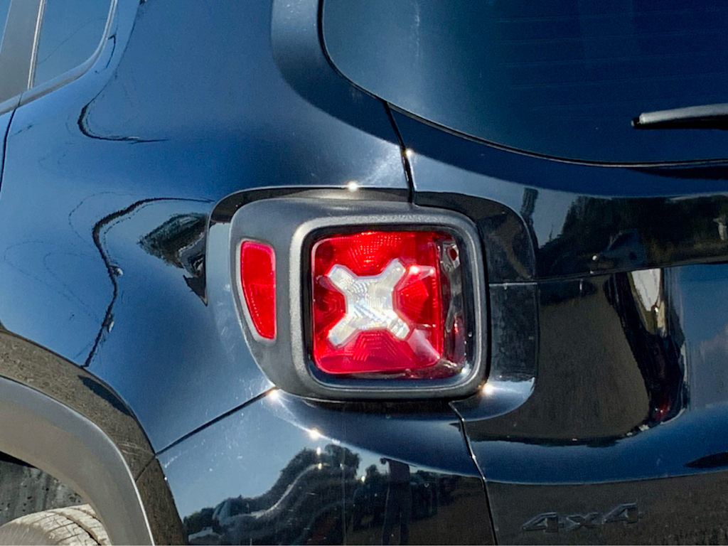 Thumbnail: 2018 Jeep Renegade - 29