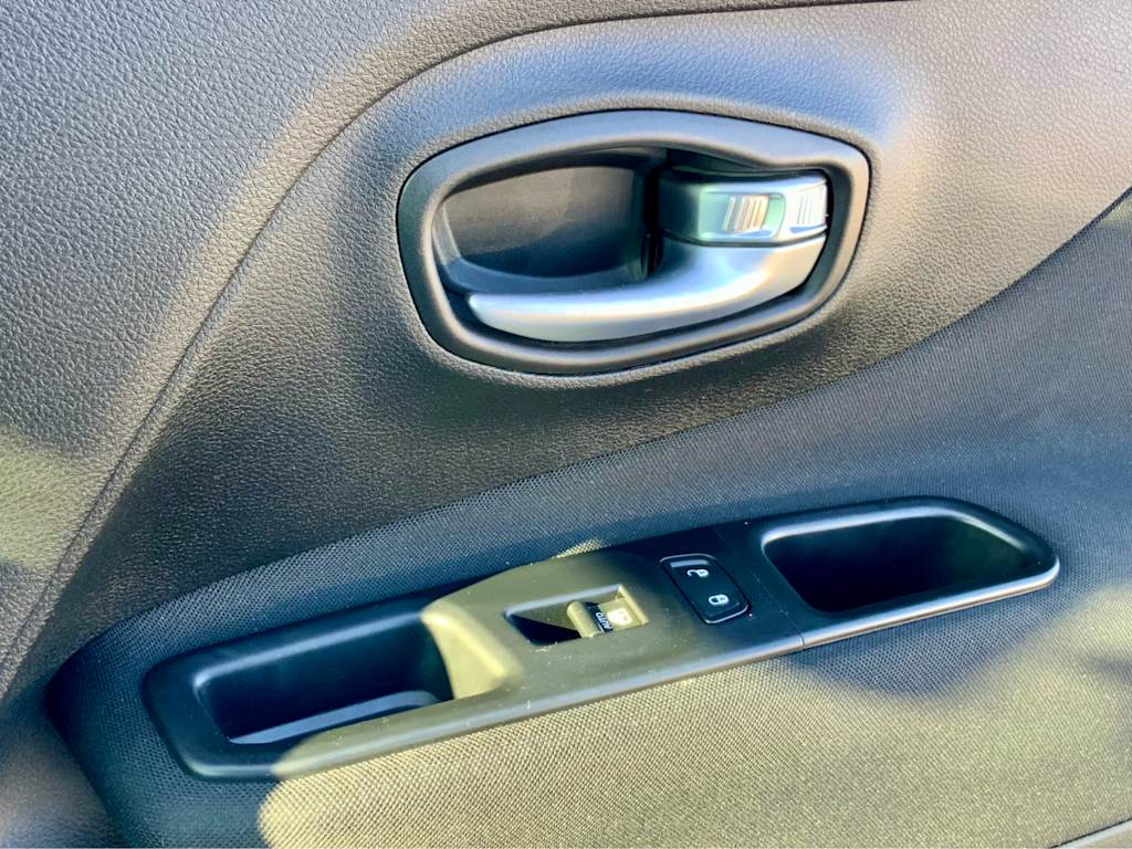 Thumbnail: 2018 Jeep Renegade - 50