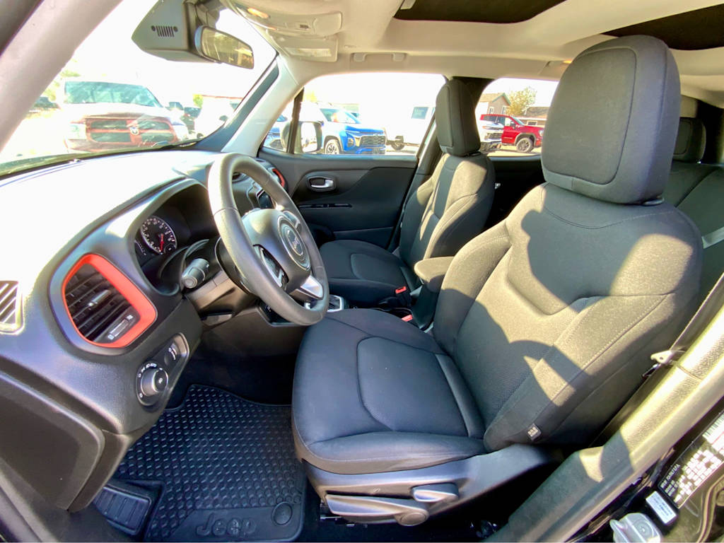 Thumbnail: 2018 Jeep Renegade - 11