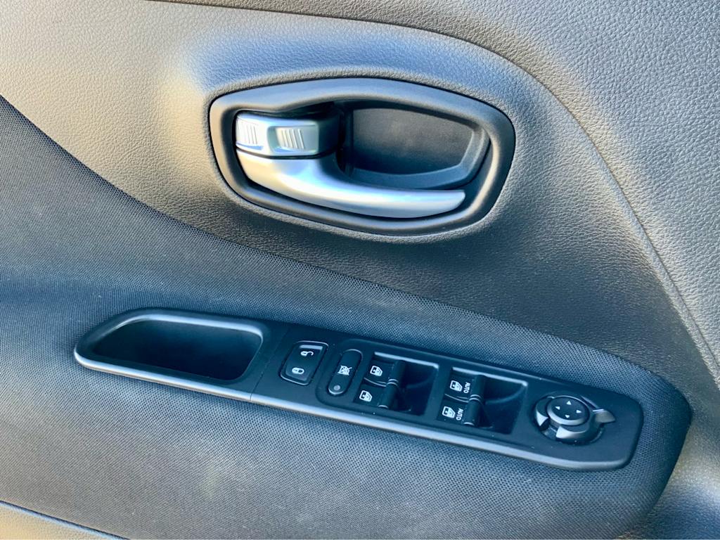 Thumbnail: 2018 Jeep Renegade - 53