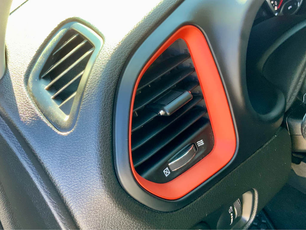 Thumbnail: 2018 Jeep Renegade - 48