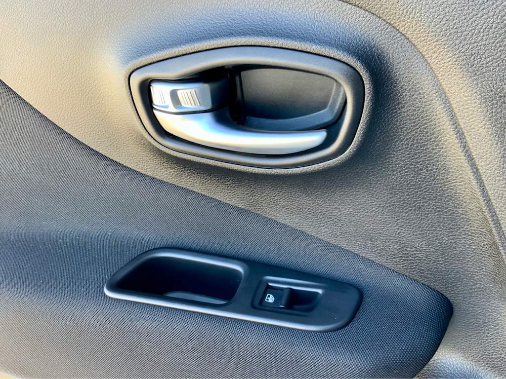 Thumbnail: 2018 Jeep Renegade - 51