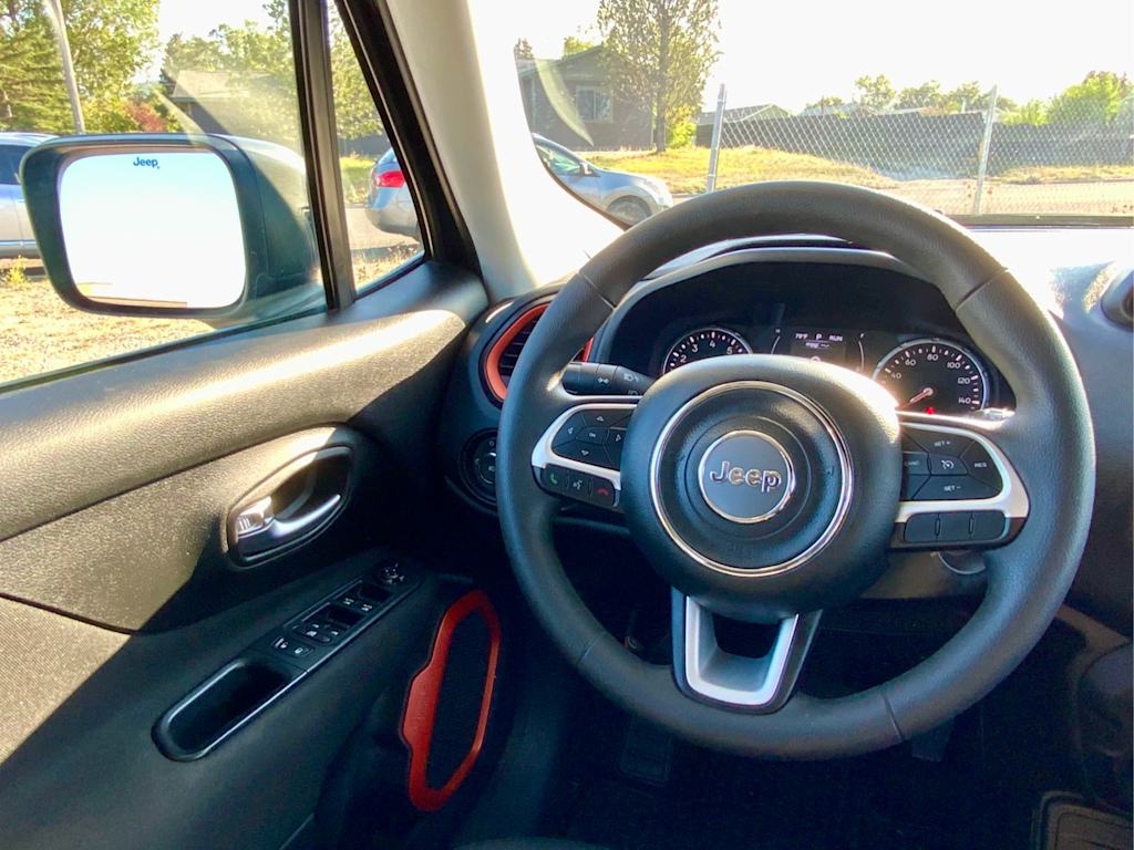 Thumbnail: 2018 Jeep Renegade - 38