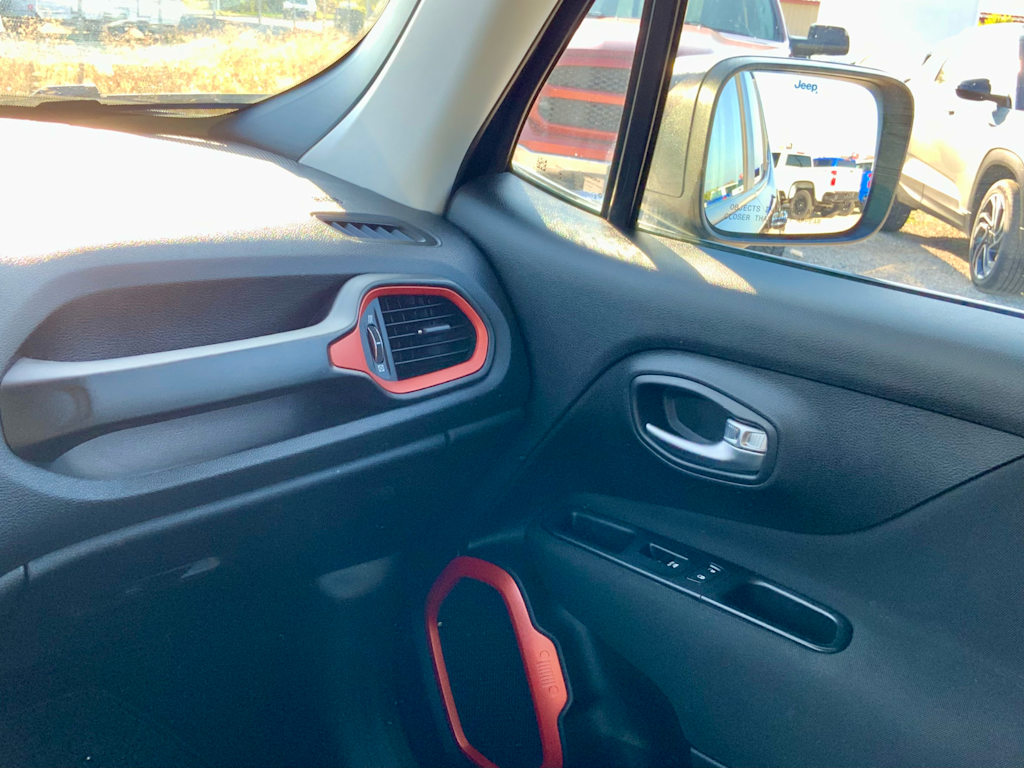 Thumbnail: 2018 Jeep Renegade - 37