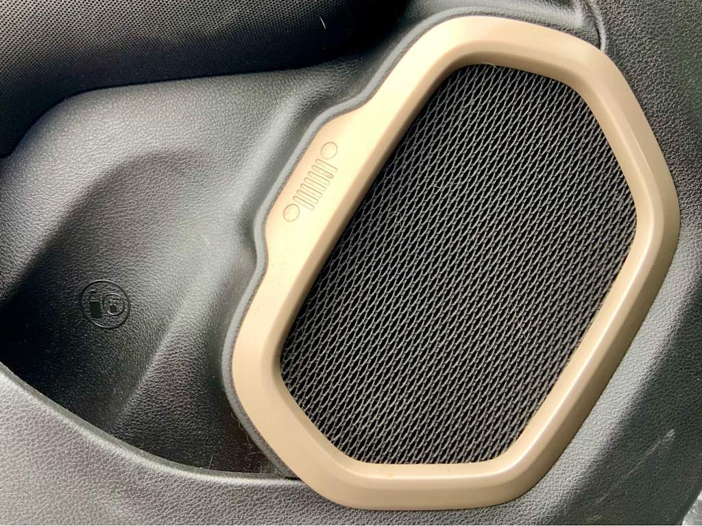 Thumbnail: 2017 Jeep Renegade - 36