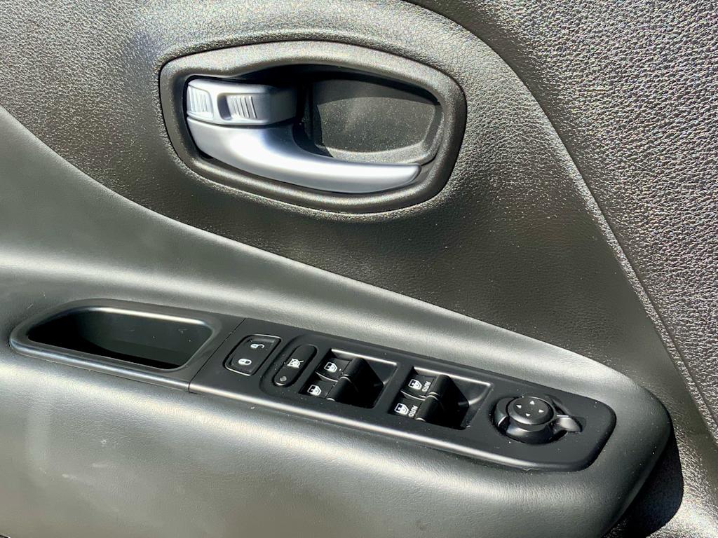 Thumbnail: 2019 Jeep Renegade - 47