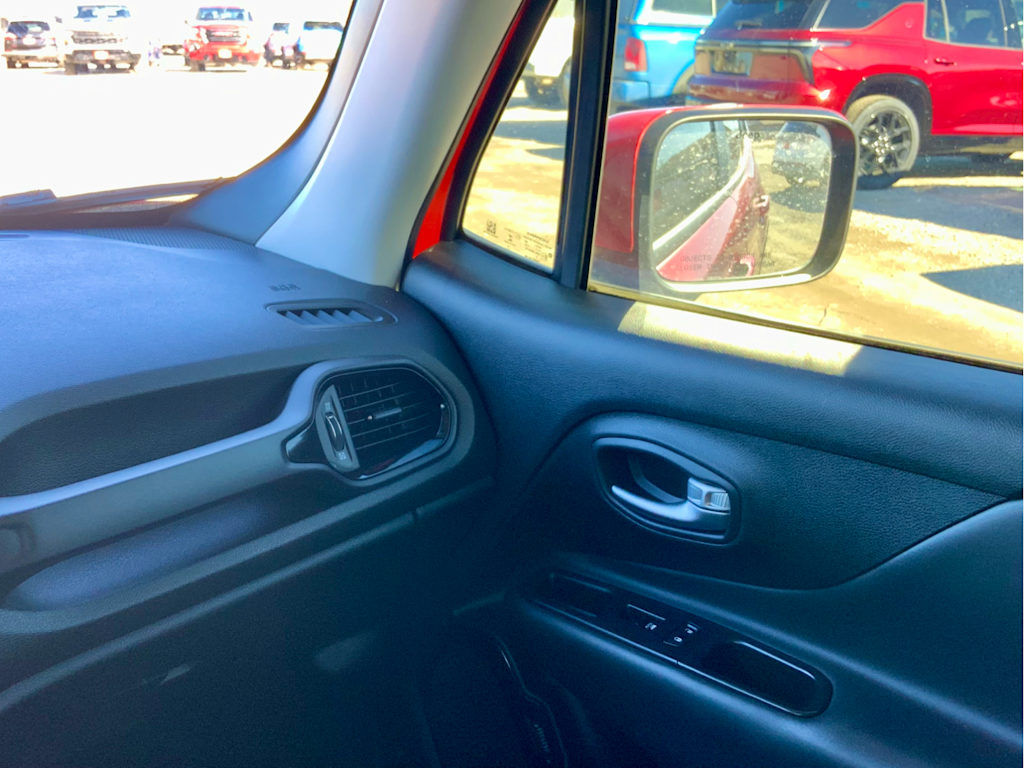 Thumbnail: 2019 Jeep Renegade - 37