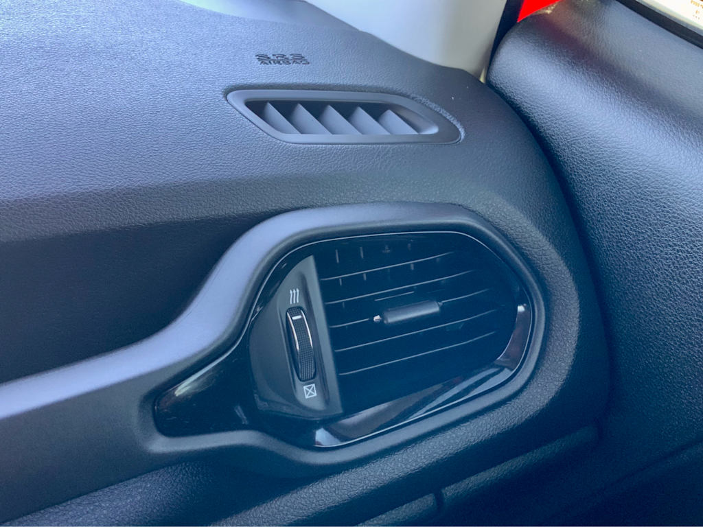 Thumbnail: 2019 Jeep Renegade - 46