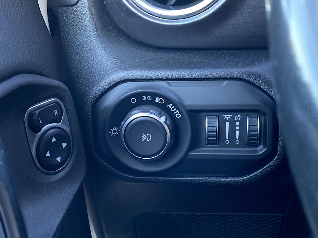 Thumbnail: 2021 Jeep Wrangler - 28
