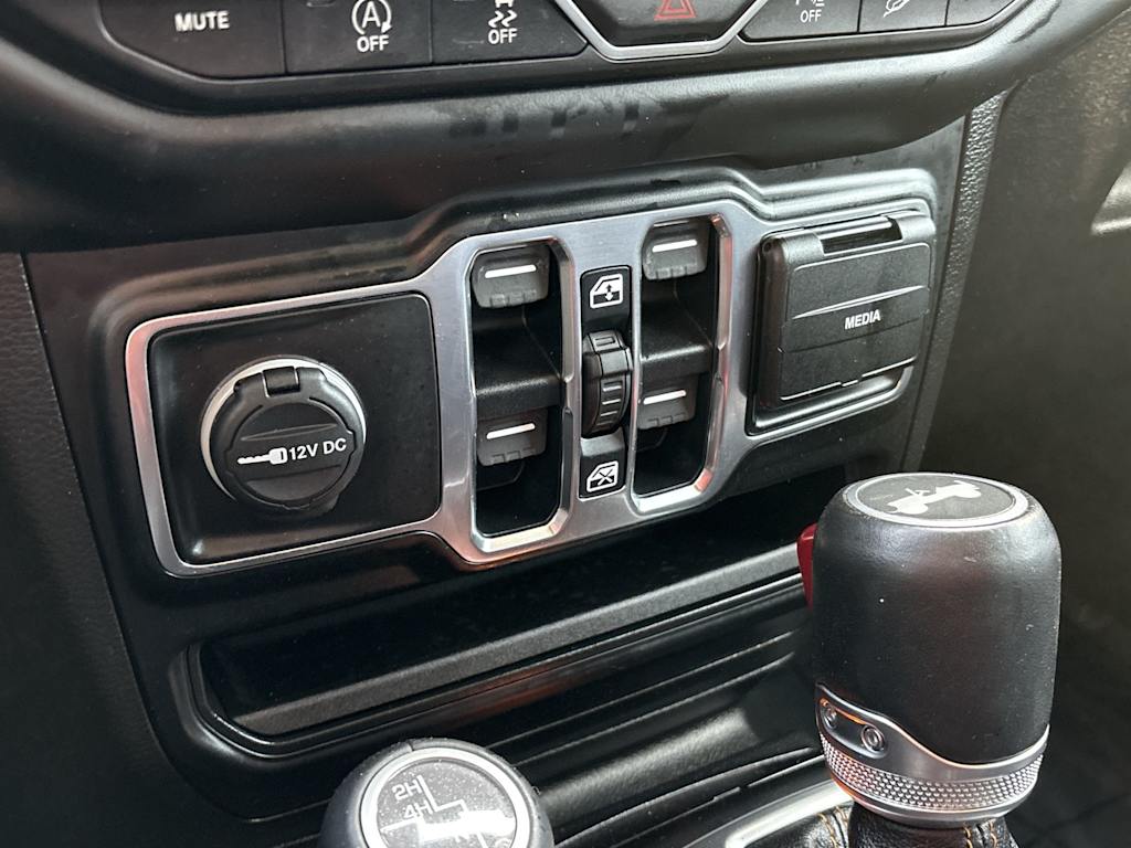 Thumbnail: 2020 Jeep Wrangler - 26