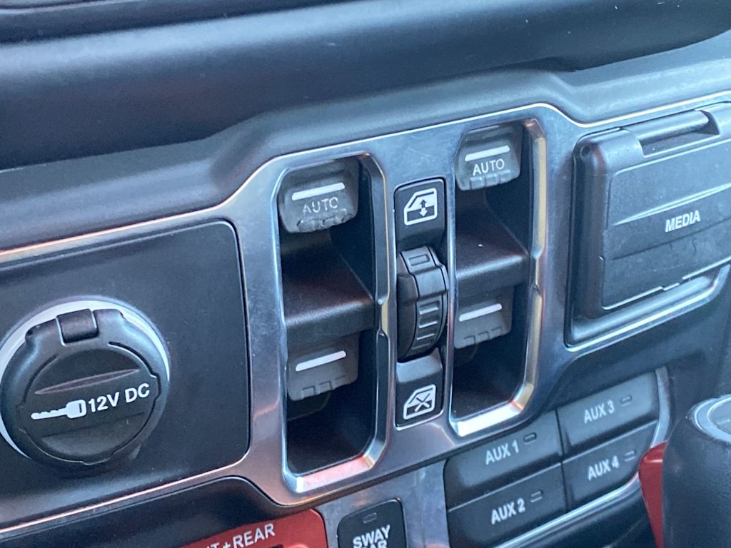 Thumbnail: 2019 Jeep Wrangler - 26