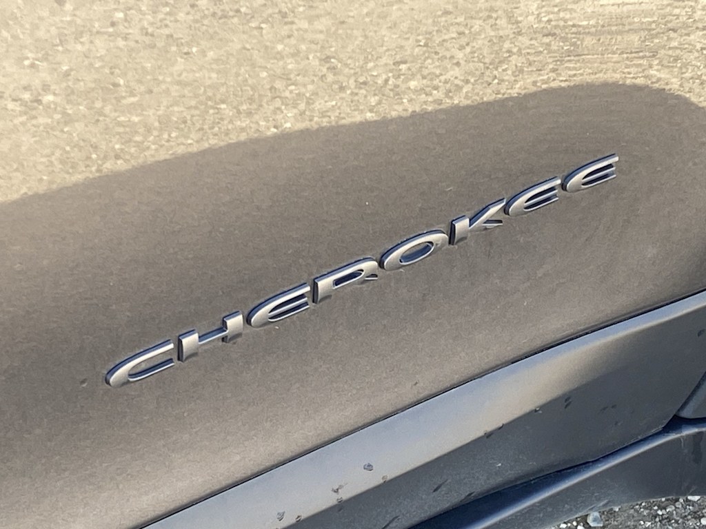 Thumbnail: 2019 Jeep Cherokee - 7