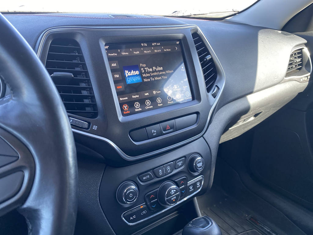 Thumbnail: 2019 Jeep Cherokee - 12