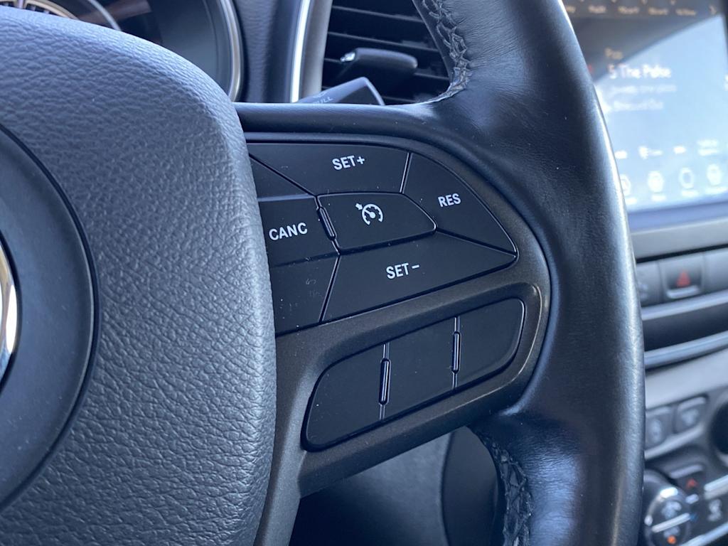 Thumbnail: 2019 Jeep Cherokee - 35