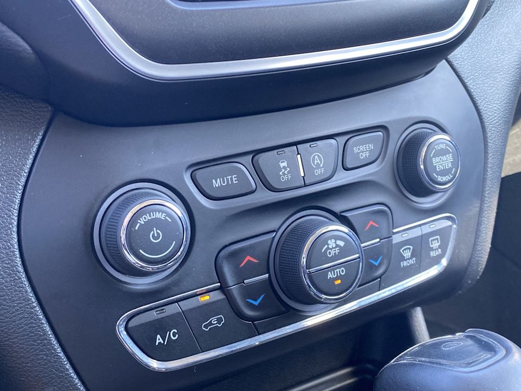 Thumbnail: 2019 Jeep Cherokee - 29