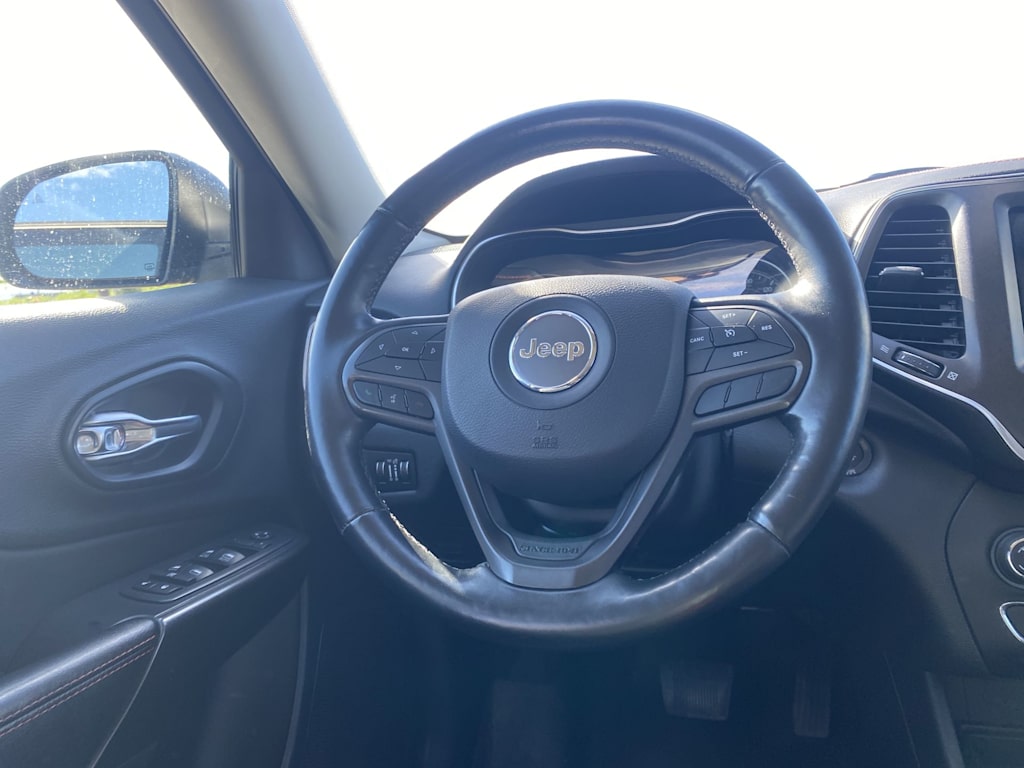 Thumbnail: 2019 Jeep Cherokee - 8