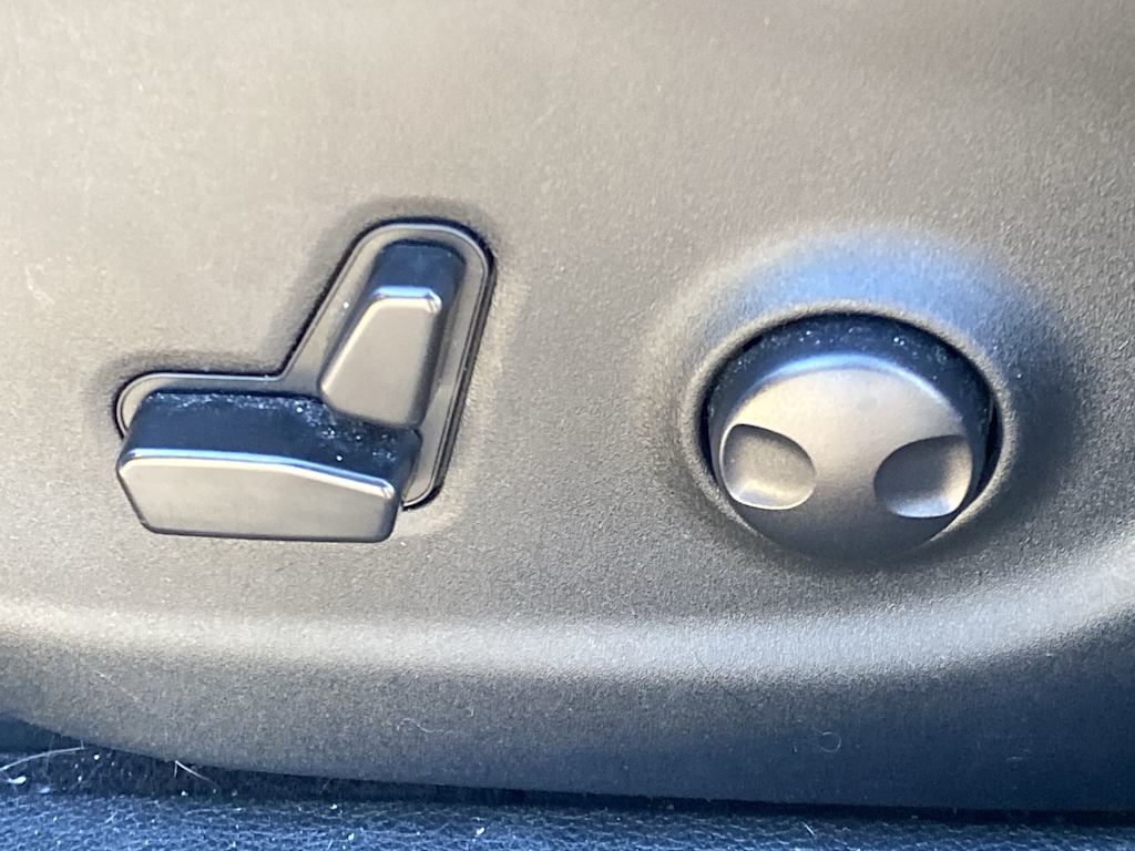 Thumbnail: 2022 Jeep Cherokee - 25