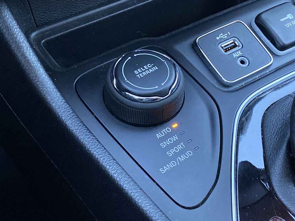 Thumbnail: 2022 Jeep Cherokee - 28