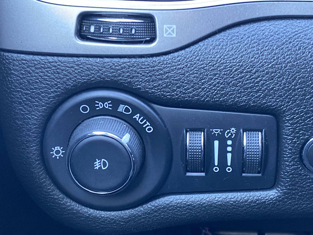 Thumbnail: 2022 Jeep Cherokee - 26