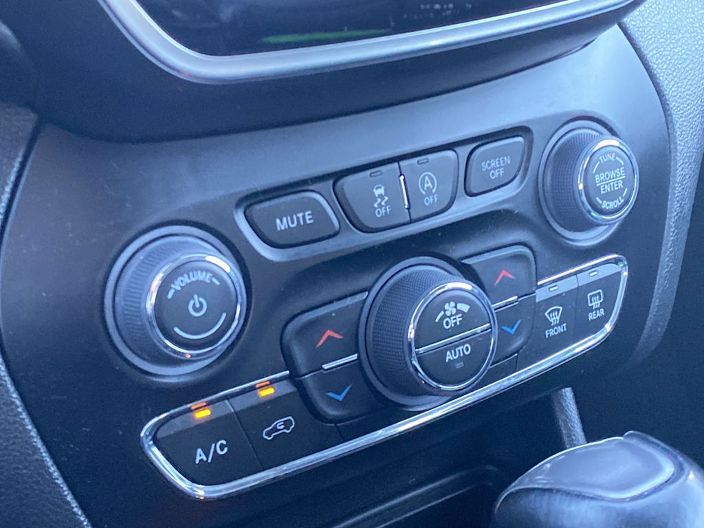 Thumbnail: 2022 Jeep Cherokee - 27