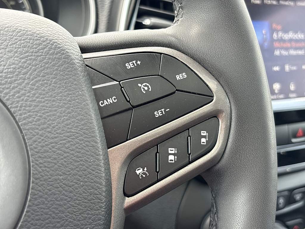 Thumbnail: 2022 Jeep Cherokee - 34