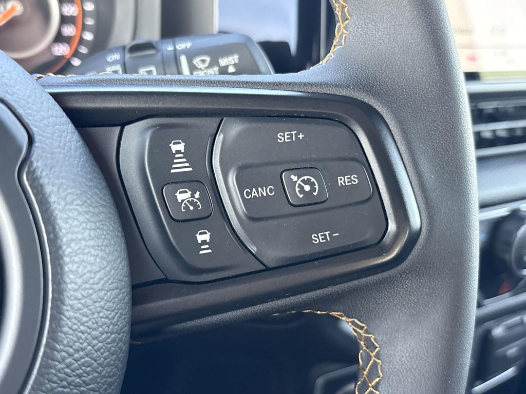 Thumbnail: 2024 Jeep Wrangler - 32