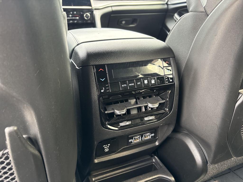 Thumbnail: 2022 Jeep Grand Cherokee L - 37