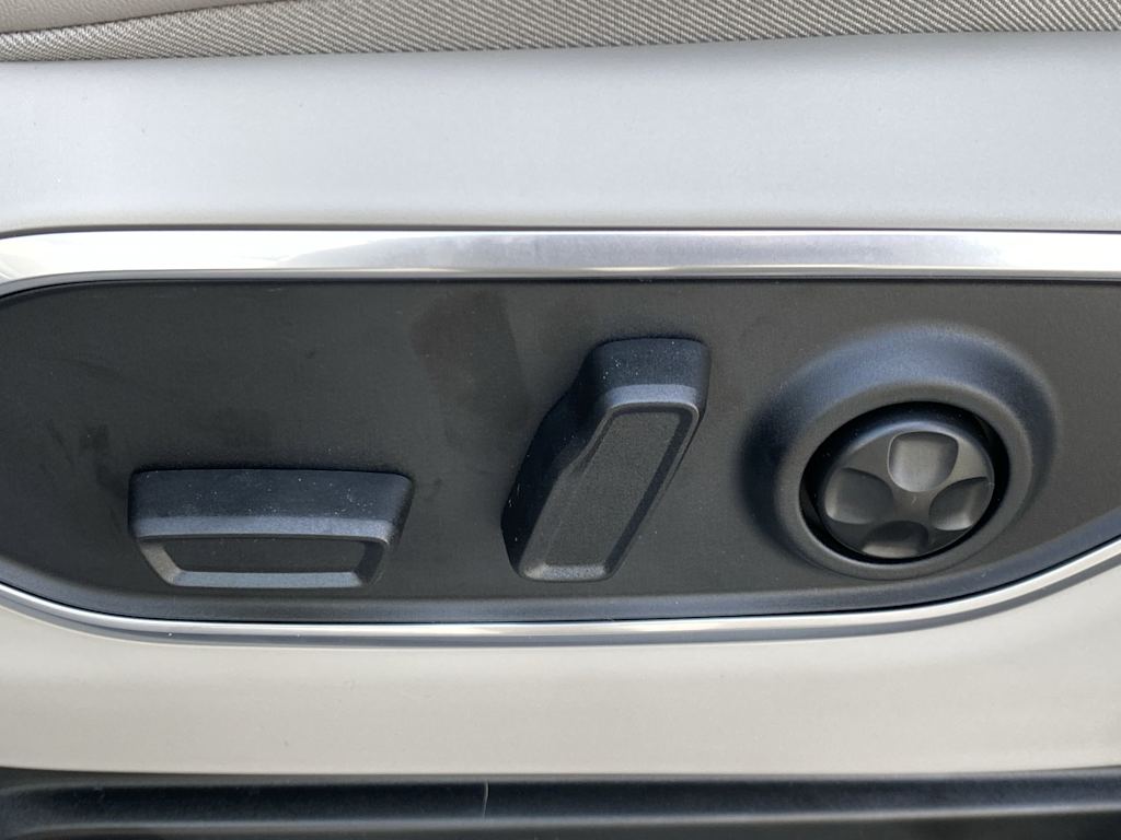 Thumbnail: 2026 Jeep Grand Wagoneer - 26