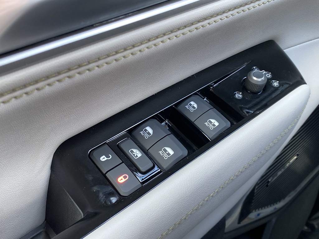 Thumbnail: 2026 Jeep Grand Wagoneer - 25