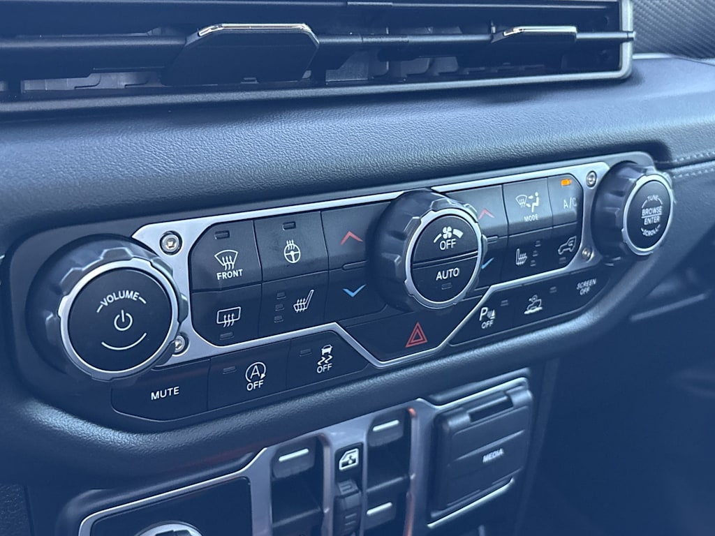 Thumbnail: 2024 Jeep Gladiator - 28
