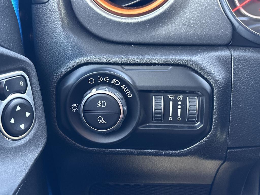 Thumbnail: 2021 Jeep Gladiator - 28