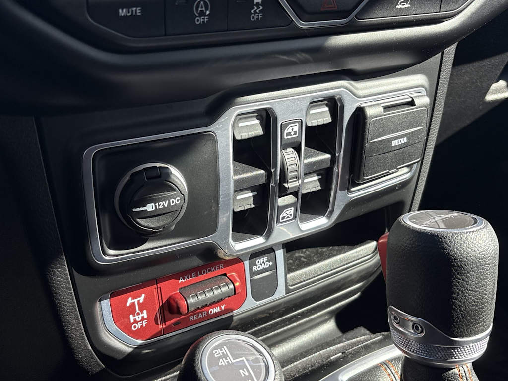 Thumbnail: 2021 Jeep Gladiator - 26