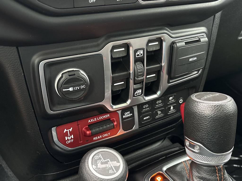 Thumbnail: 2021 Jeep Gladiator - 24