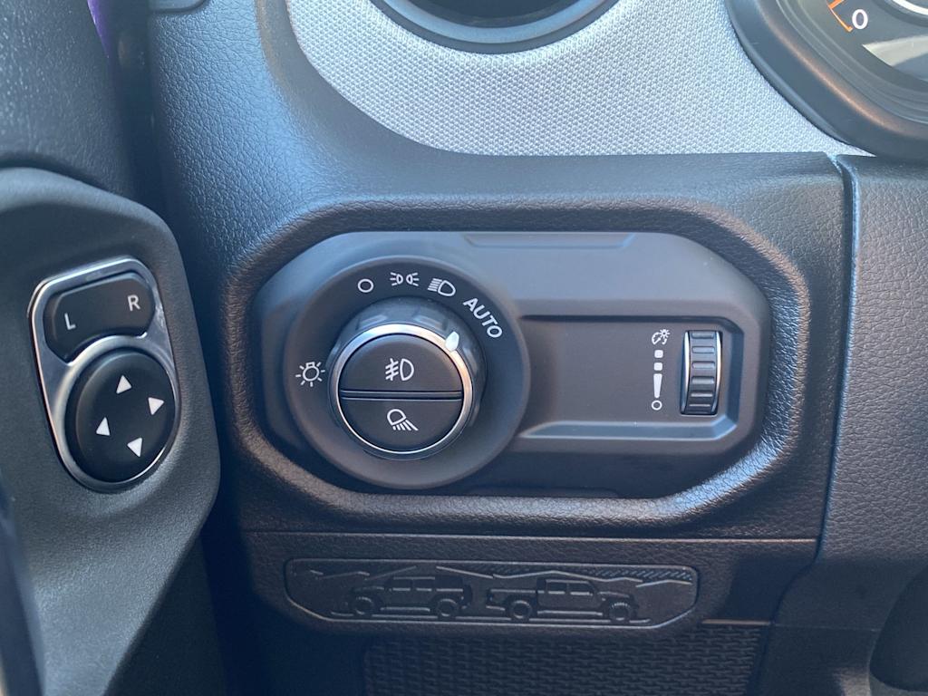 Thumbnail: 2026 Jeep Gladiator - 21