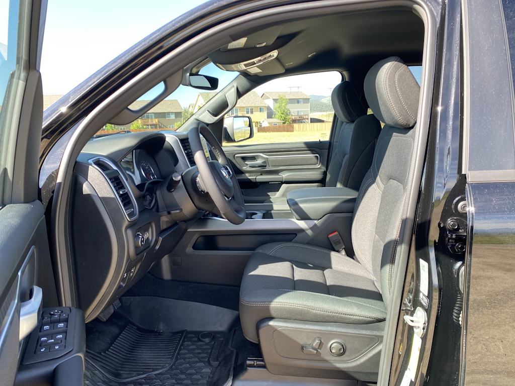 Thumbnail: 2026 RAM 1500 - 9