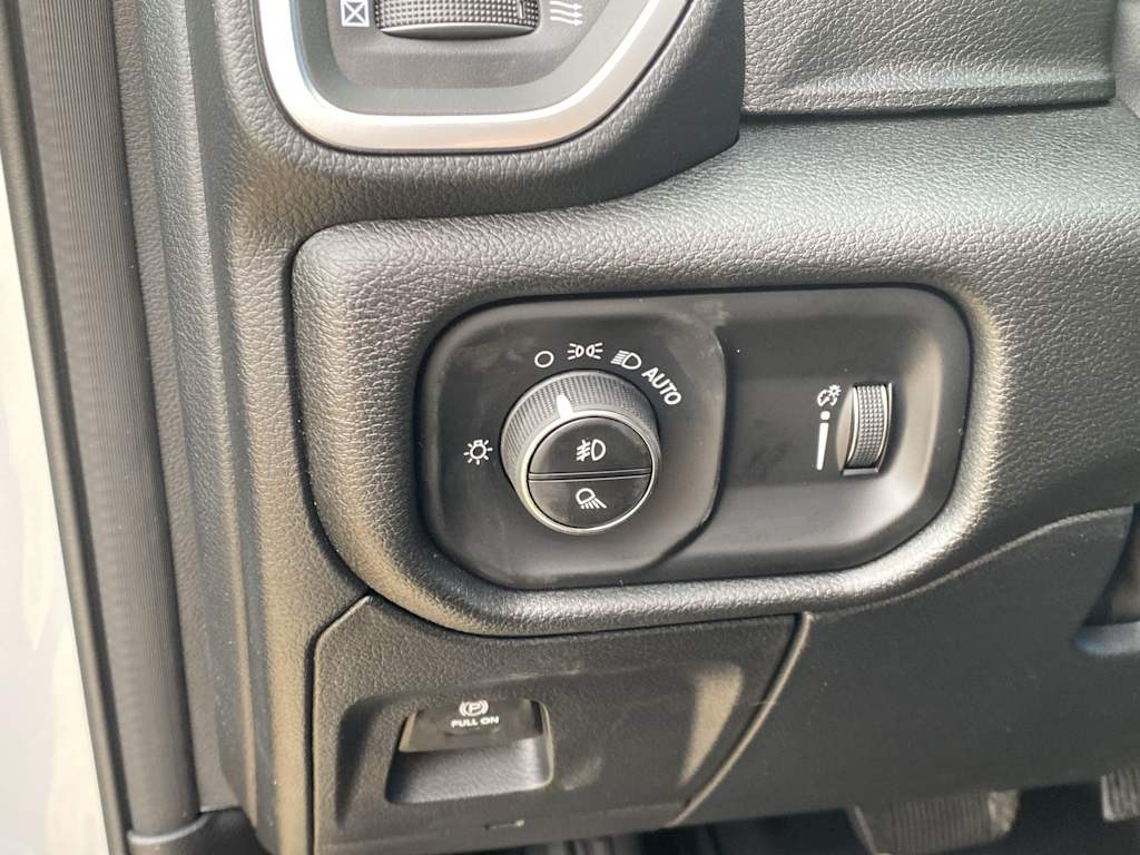 Thumbnail: 2026 RAM 1500 - 28