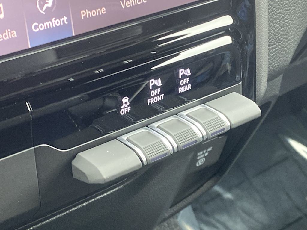 Thumbnail: 2025 RAM 1500 - 28