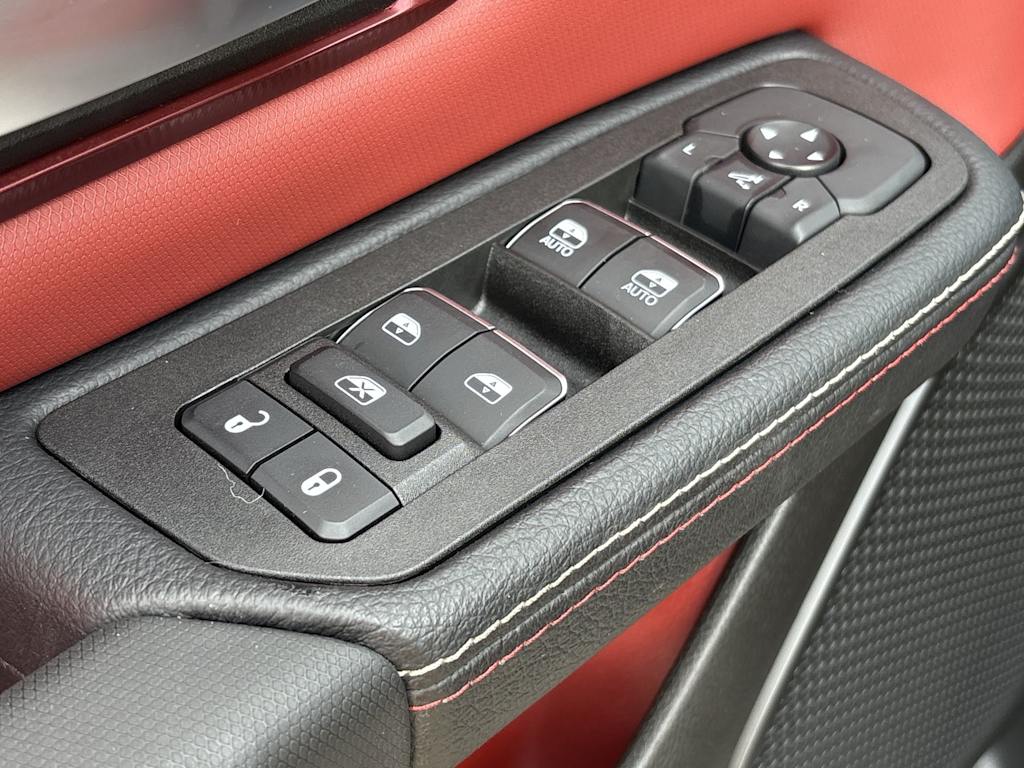 Thumbnail: 2025 RAM 1500 - 25