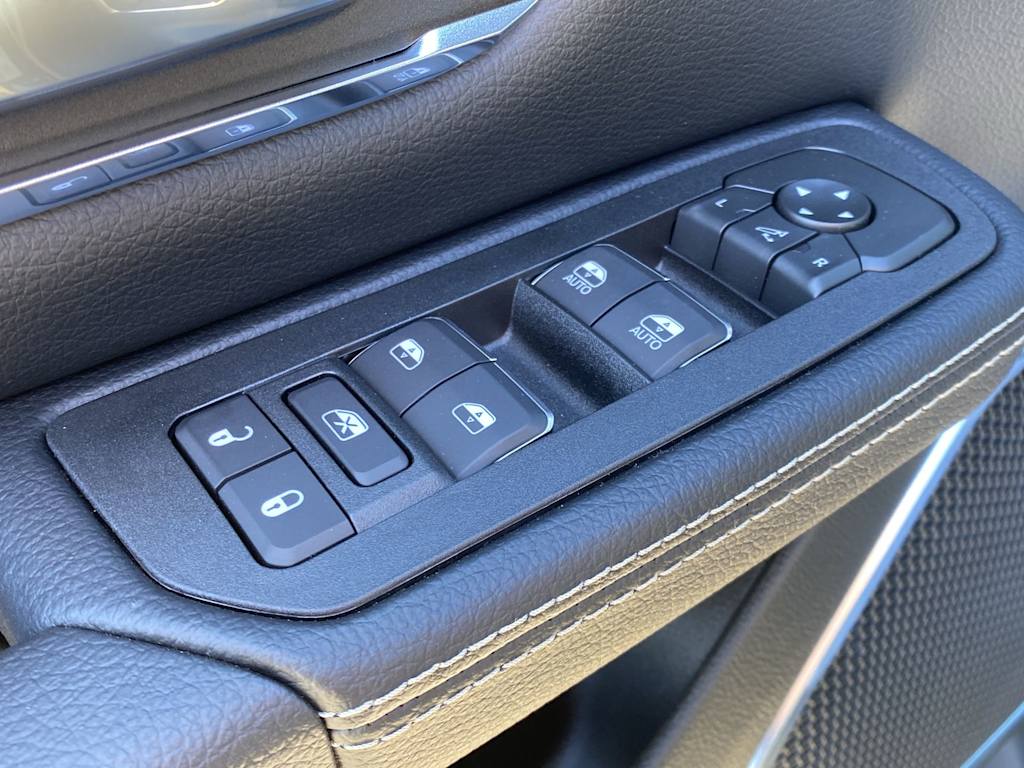 Thumbnail: 2026 RAM 1500 - 25