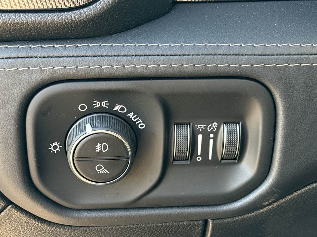 Thumbnail: 2026 RAM 1500 - 28