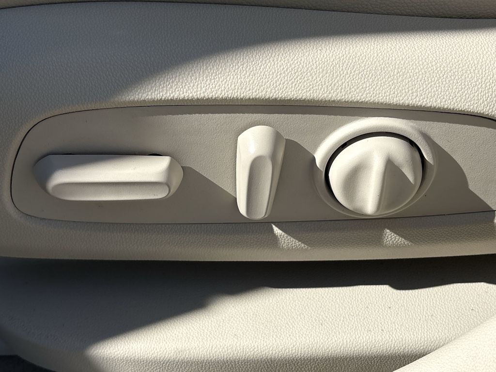 Thumbnail: 2023 GMC Acadia - 26