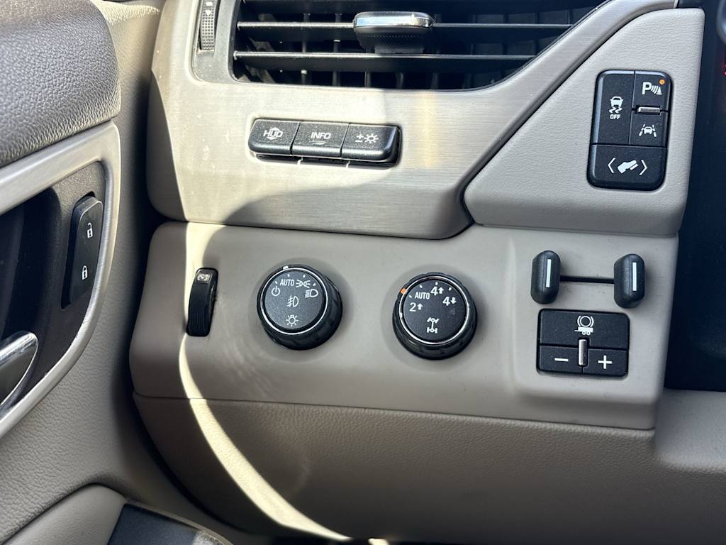 Thumbnail: 2016 GMC Yukon - 19