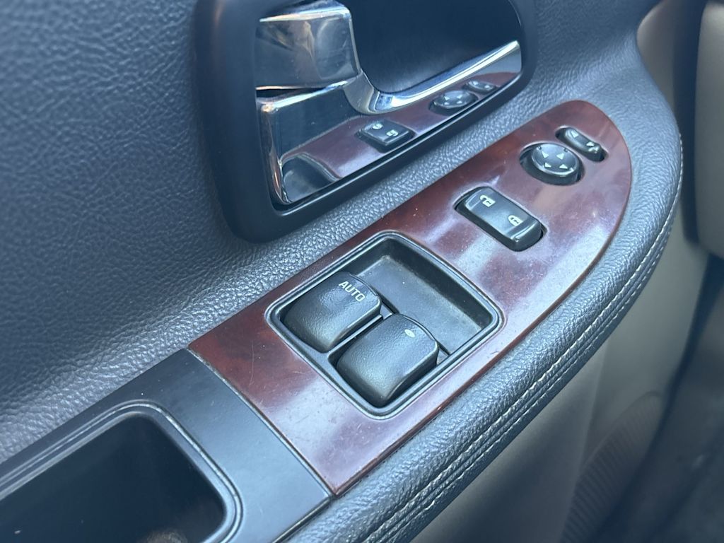 Thumbnail: 2008 Chevrolet Uplander - 18