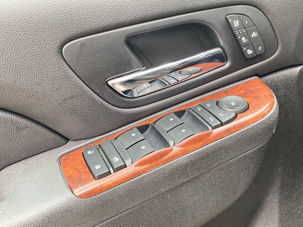 Thumbnail: 2014 Chevrolet Tahoe - 25