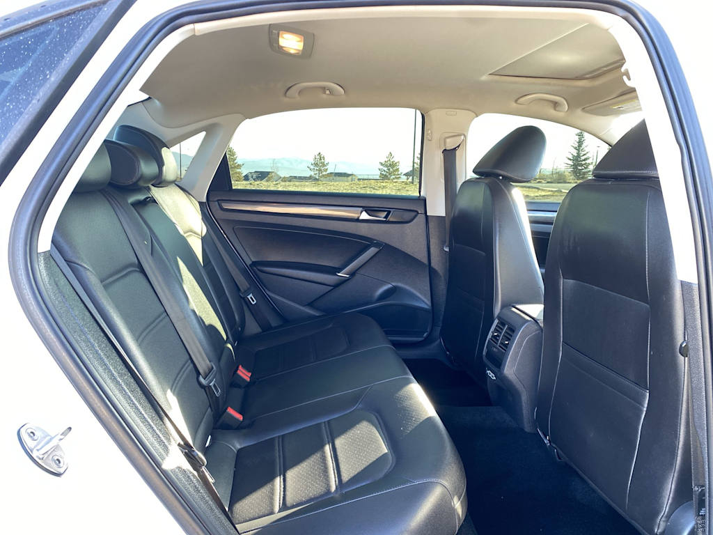 Thumbnail: 2020 Volkswagen Passat - 36